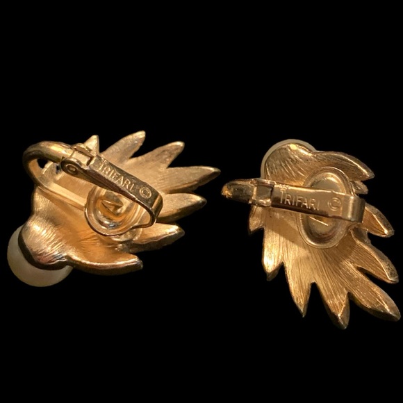 Vintage Crown Trifari Earrings - Picture 3 of 5